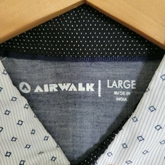 Airwalk men's Shirt Size Large Button Down Short Sleeves white with blue square - Picture 2 of 10